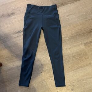 Vuori Navy Leggings with Zipper Pocket